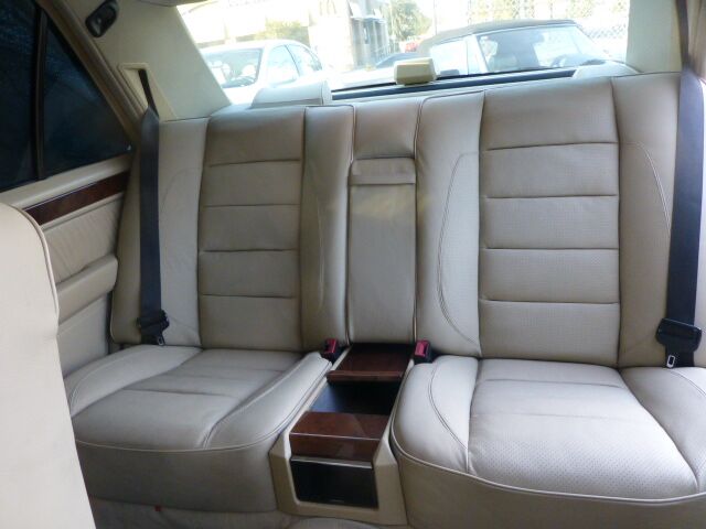 MERCEDES-BENZ W124 300CE
